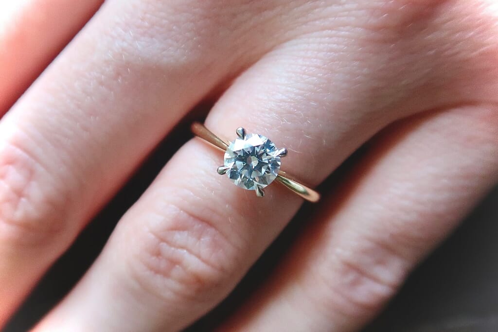 diamond-and-gold-engagement-ring-20